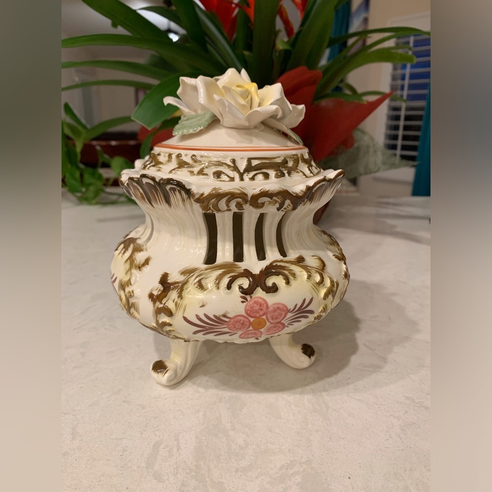 Capodimonte Centerpiece